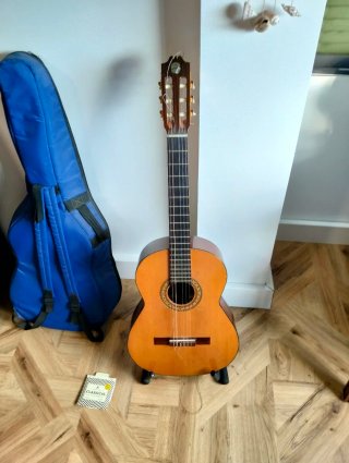 Guitarra Admira virtuoso con funda, y soporte