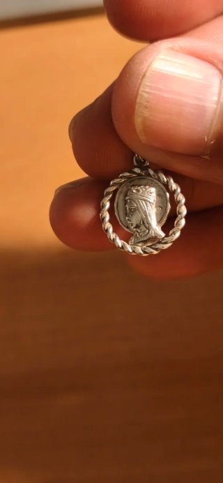 Medalla vintage Virgen de Montserrat