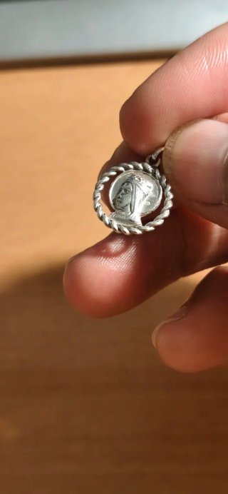 Medalla vintage Virgen de Montserrat
