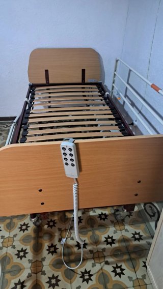 Cama geriátrica articulada