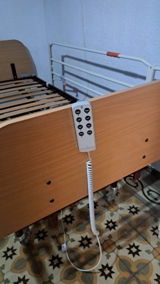 Cama geriátrica articulada