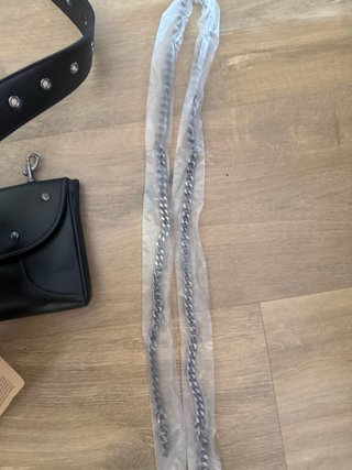 Cinturón riñonera con mini bolso y cadenas