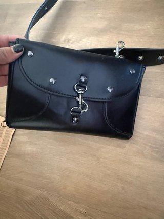Cinturón riñonera con mini bolso y cadenas