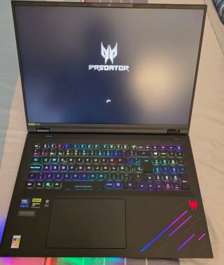Acer Predator Helios 18"  64GB RAM, RTX 5090