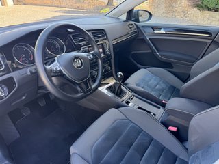 VOLKSWAGEN GOLF R-LINE
