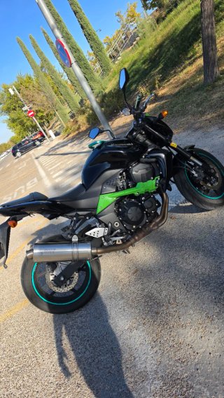 Kawasaki Z750 Naked Negra y Verde