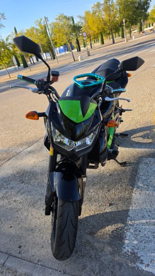 Kawasaki Z750 Naked Negra y Verde