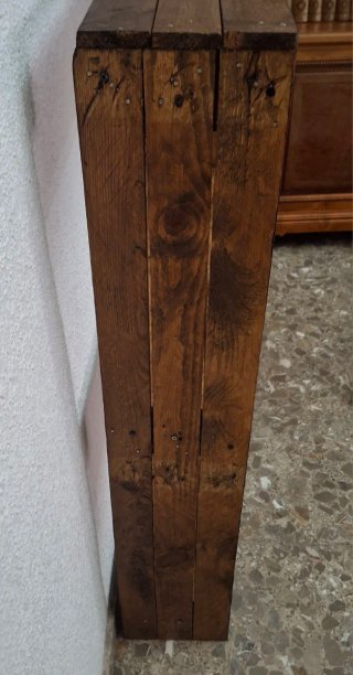 Estantería Rústica de Madera