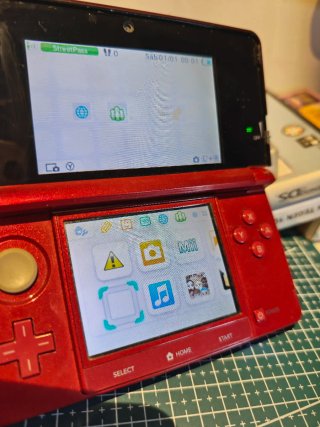 Nintendo 3DS Vermelha com Jogos e Carregador