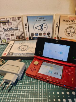 Nintendo 3DS Vermelha com Jogos e Carregador