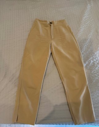 Pantalón beige de pinzas