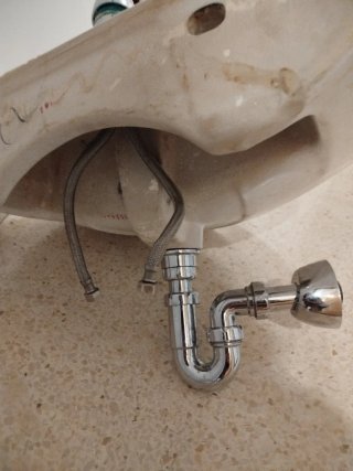 Lavabo Roca con grifo y sifón