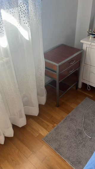 Set de 4 Sillas y Mesita de Noche