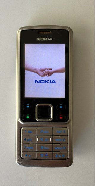 Nokia 6300 Plateado con su cargador original