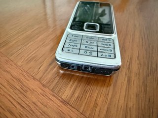 Nokia 6300 Plateado con su cargador original