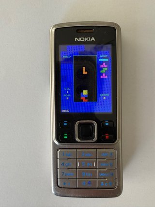 Nokia 6300 Plateado con su cargador original