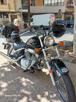 Suzuki Intruder 125 Negra