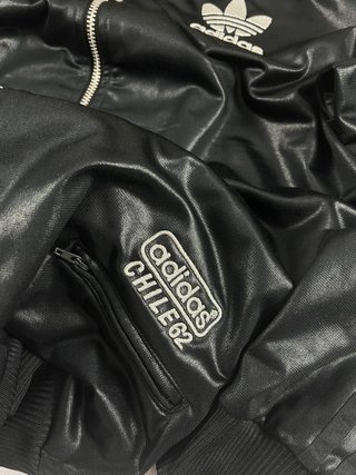 Chaqueta Adidas Originals Chile 62 negra brillante