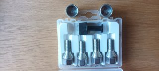 TORNILLOS ANTIRROBO RUEDAS