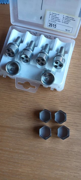 TORNILLOS ANTIRROBO RUEDAS