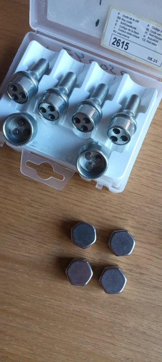 TORNILLOS ANTIRROBO RUEDAS