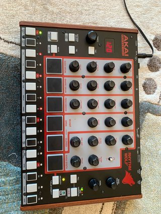 Akai Rhythm Wolf Drum Machine caja de ritmos