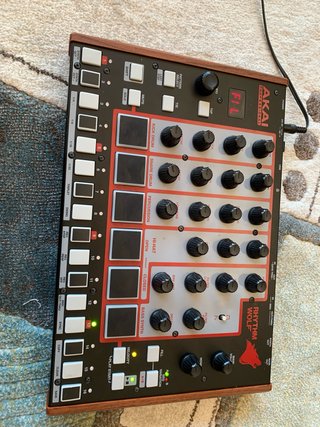 Akai Rhythm Wolf Drum Machine caja de ritmos