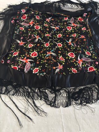 Mantón de Manila bordado pájaros y flores