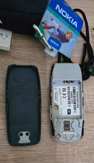 Nokia 3310 + Batteria + Caricabatterie + Custodia