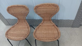 Juego de 2 sillas de mimbre