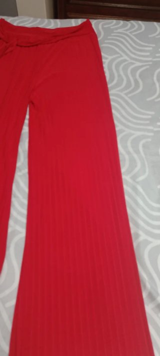 Pantalón Rojo con Cinturón