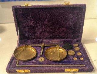 Balanza Antigua de Precisión con Estuche