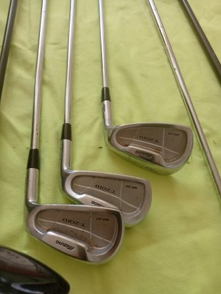 Golfe um lote de 10 ferros 5 drivers