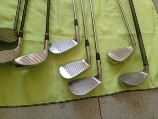 Golfe um lote de 10 ferros 5 drivers