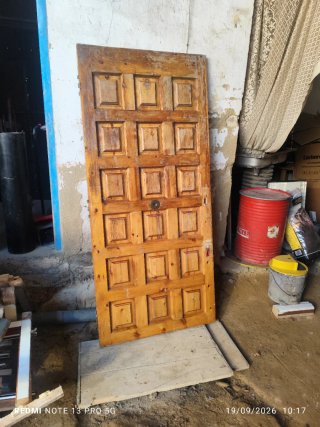 Puerta de madera rústica