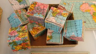 Antiguo rompecabezas cubos mapas años 50