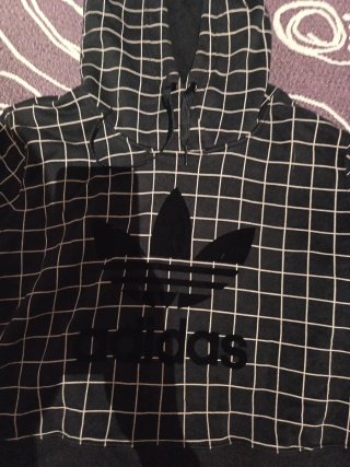 Sudadera Adidas Negra con Estampado