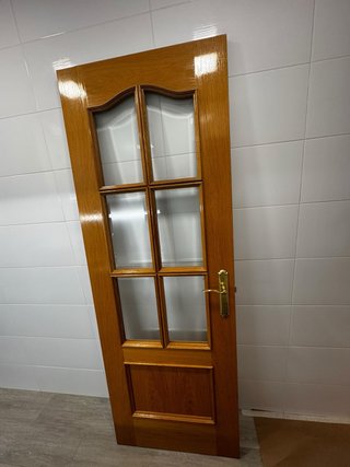 Puerta madera con cristal