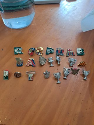 Pins de fútbol antiguos