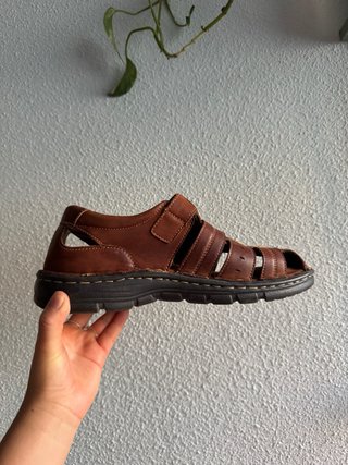 Sandalias de cuero marrón