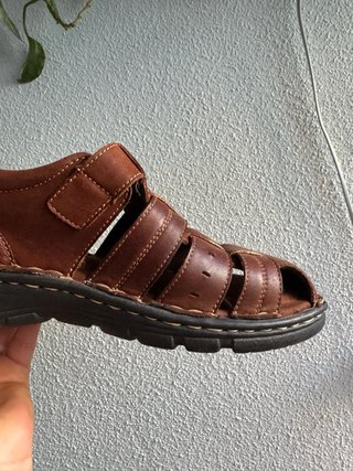 Sandalias de cuero marrón