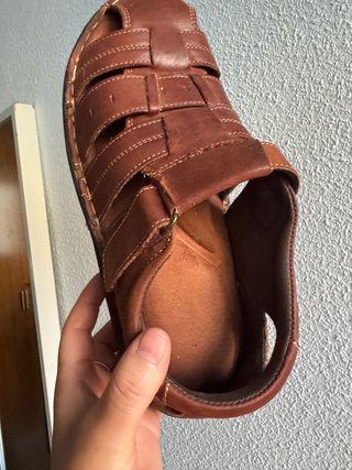 Sandalias de cuero marrón