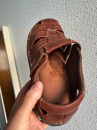 Sandalias de cuero marrón