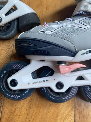 Patines en línea para niña, tengo 2 pares