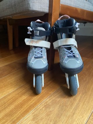 Patines en línea para niña, tengo 2 pares