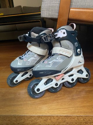 Patines en línea para niña, tengo 2 pares