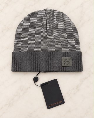 Gorro Louis Vuitton Damier Gris y Blanco
