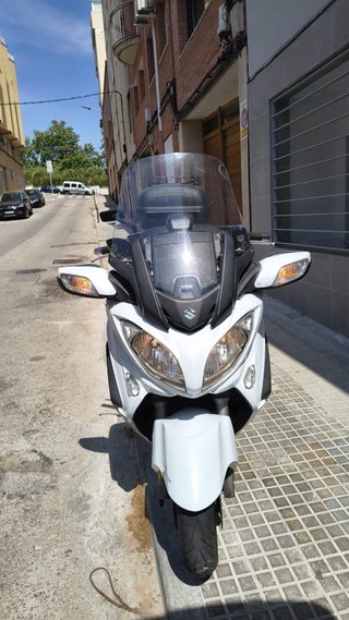 Suzuki Burgman Maxi Scooter Blanca