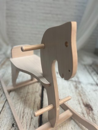 Caballo balancín de madera