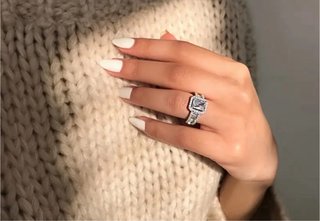 Anillo de plata con diamantes